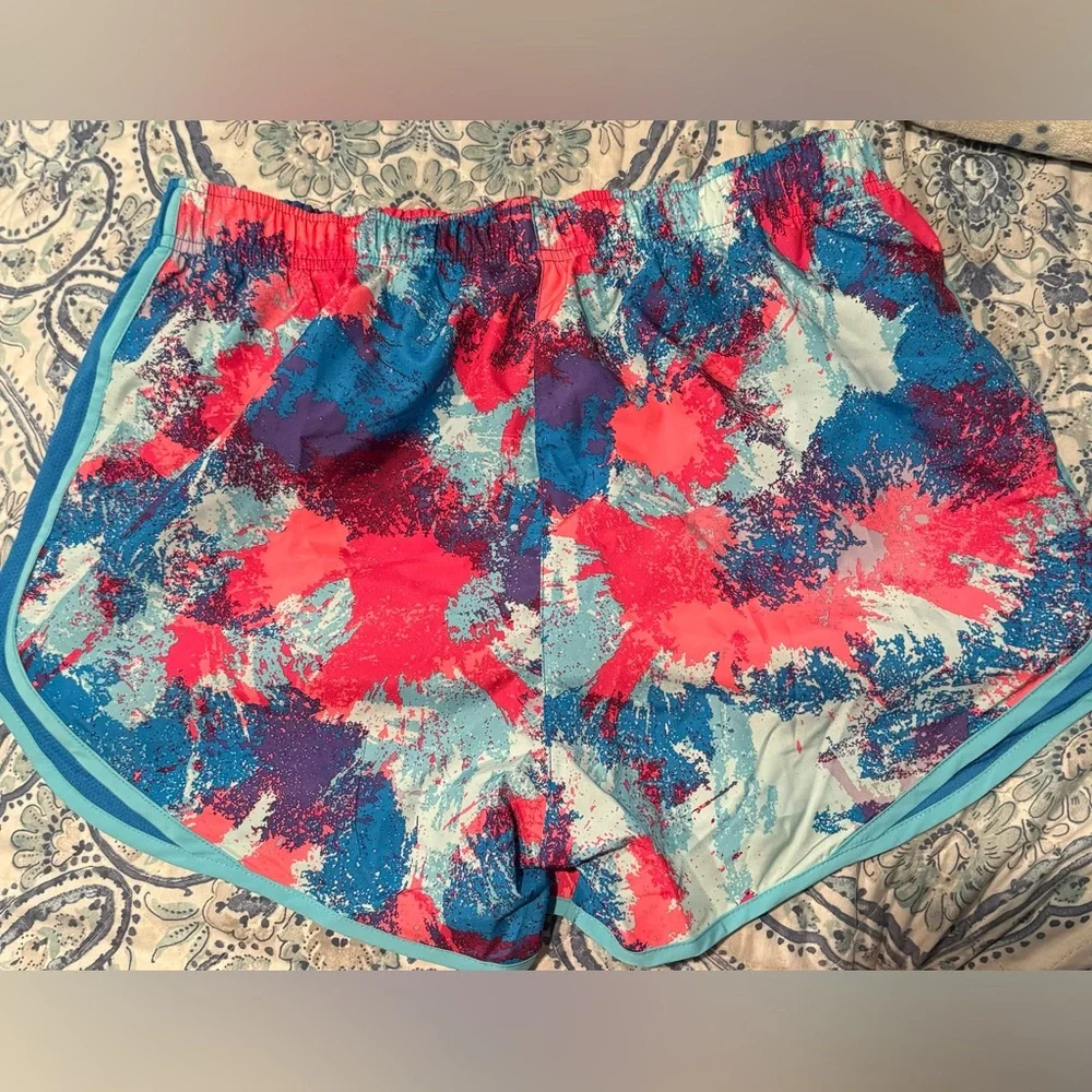 Colorful splatter paint Nike shorts - Picture 2 of 3